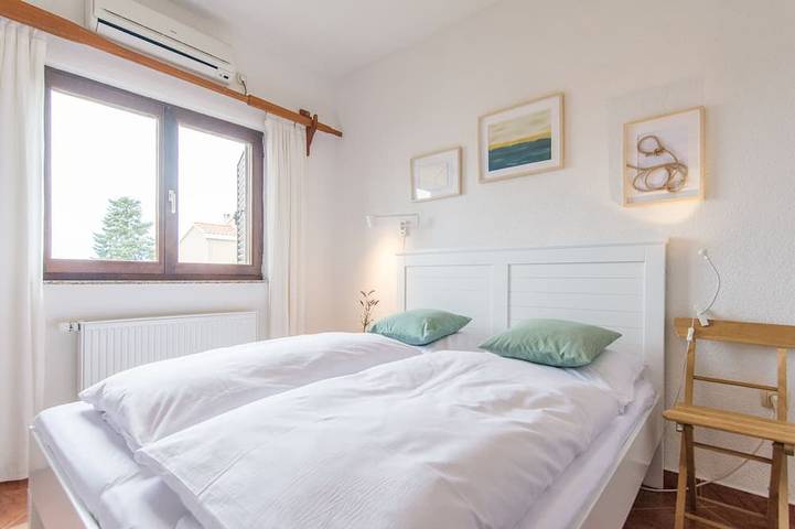 Appartement entier, 300m to the beach, balcony with sea view, garden with summer kitchen in Biograd na Moru, Région de Zadar