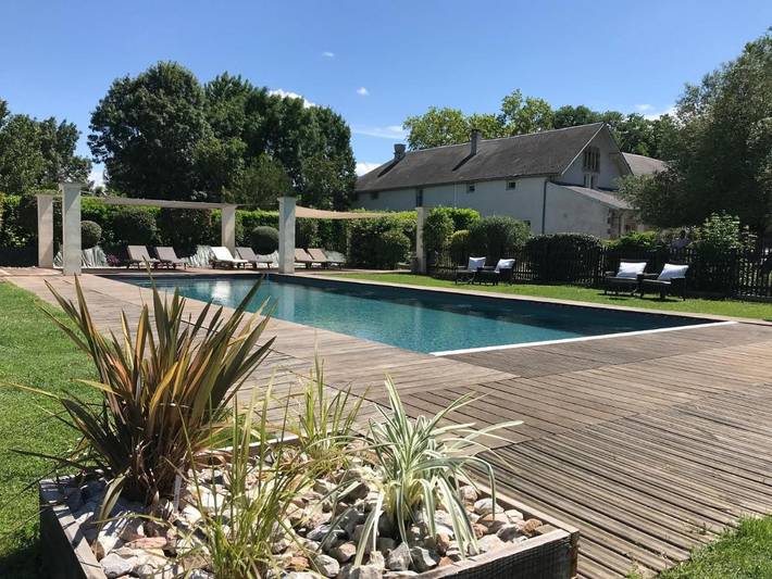 Hôtel pour 3 personnes, avec Jacuzzi et Terrasse ainsi que Jardin et Piscine