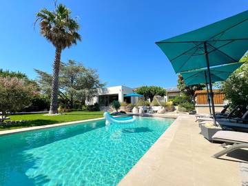 Chambre d’hôte pour 2 personnes, avec jacuzzi et terrasse ainsi que jardin et piscine à Balaruc-les-Bains