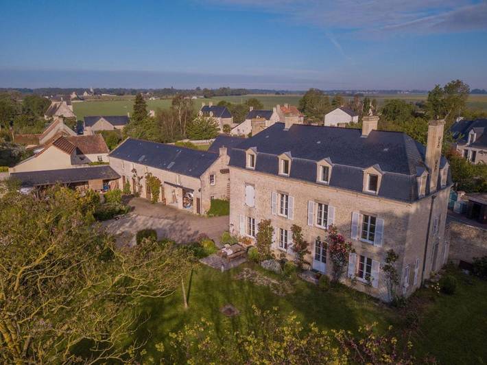 Chambre d’hôte pour 4 personnes, avec terrasse ainsi que jardin et vue à Le Manoir