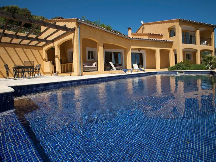 Villa pour 6 personnes, avec piscine et terrasse dans Massif central