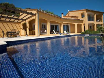 Cottage pour 6 personnes, avec piscine et terrasse à Roquebrun