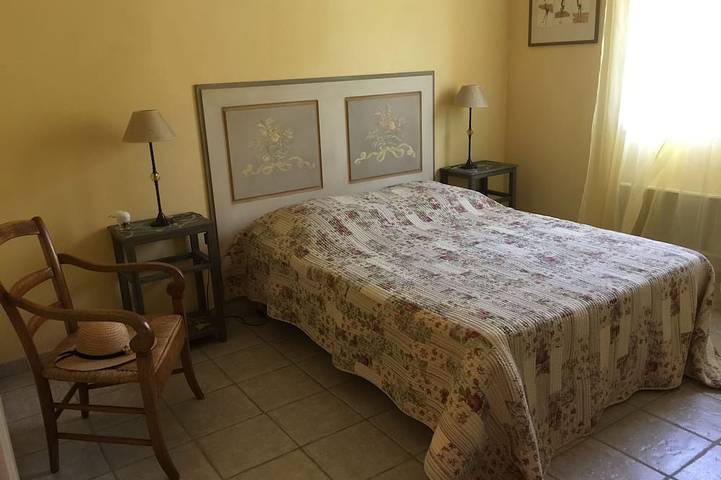 Country cottage with swimming pool, for 8 people, fully equipped in Pont-Saint-Esprit, Nimes region