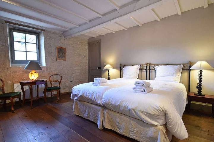 Location de vacances pour 6 personnes, avec sauna et jacuzzi ainsi que jardin et piscine à Lantheuil - 3