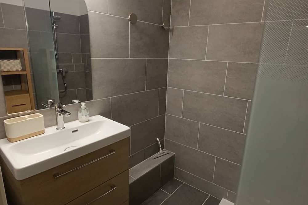 Ganze Wohnung, P2 private parking 2 steps from the beach in Le Grau-du-Roi, Côte d'Améthyste