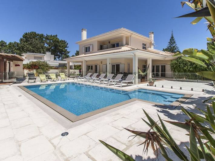 Casa de férias para 10 pessoas, com varanda e piscina e ainda jardim em Corroios