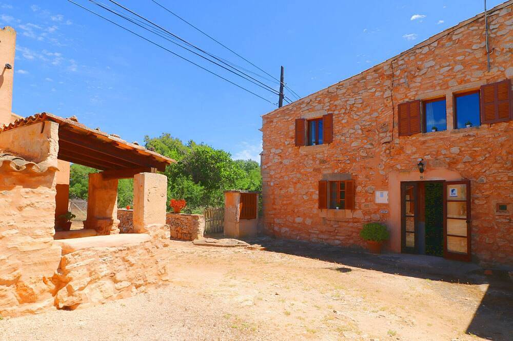 Can Cova 413 rustic finca with private pool, terrace, air conditioning and Wifi in Es Llombards, Santanyí