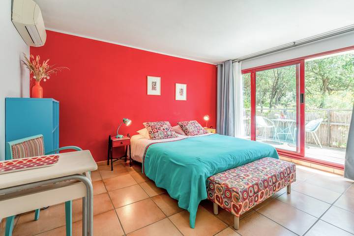Chambre d’hôte pour 2 personnes, avec Jardin à Travaillan