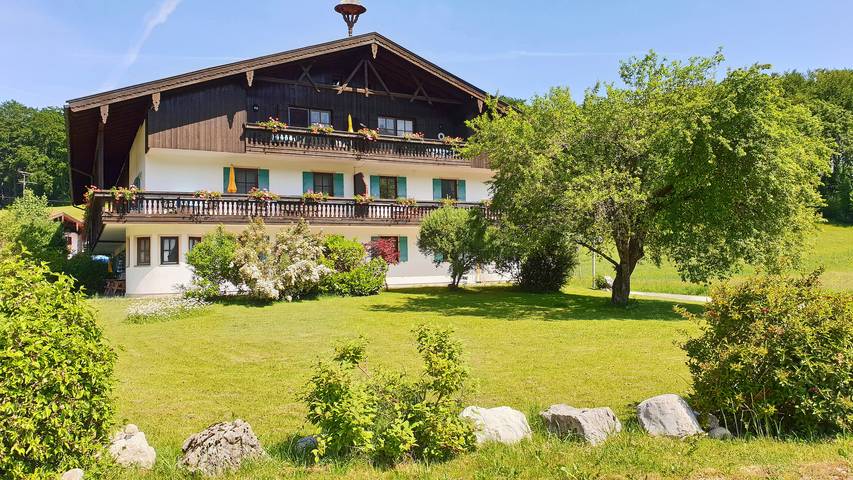 Ferienwohnung für 4 Personen, mit Balkon und Garten sowie Sauna