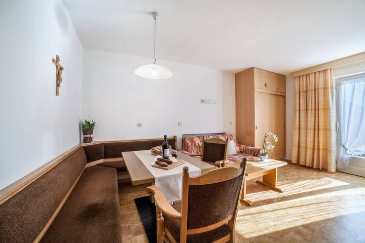 Ganze Wohnung, Ferienwohnung 'Residenz Pichler 2' mit Bergblick, Balkon & Wlan in Stubaier Alpen, St. Leonhard in Passeier