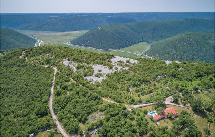 Acogedor apartamento de 2 dormitorios con piscina y terraza cerca del centro de Raša in Labin, Costa Este de Istria