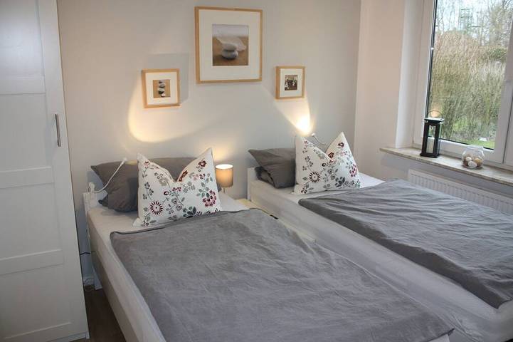 Ganze Wohnung, Große sonnige Ferienwohnung (90 qm) mit Terrasse in Vollerwiek, Eiderstedt