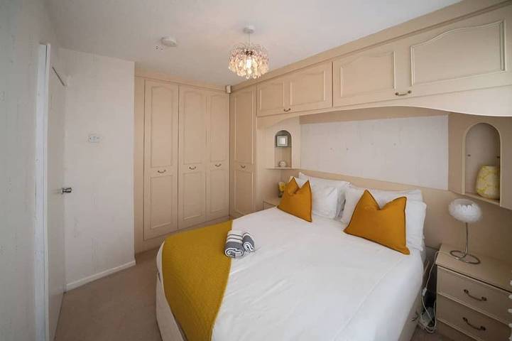 3-Bed Westhoughton | M61 | Parking in Westhoughton, Bolton