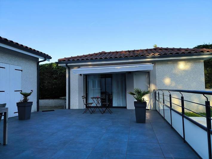 Gîte pour 2 personnes, avec terrasse et piscine dans Reventin-Vaugris - 2