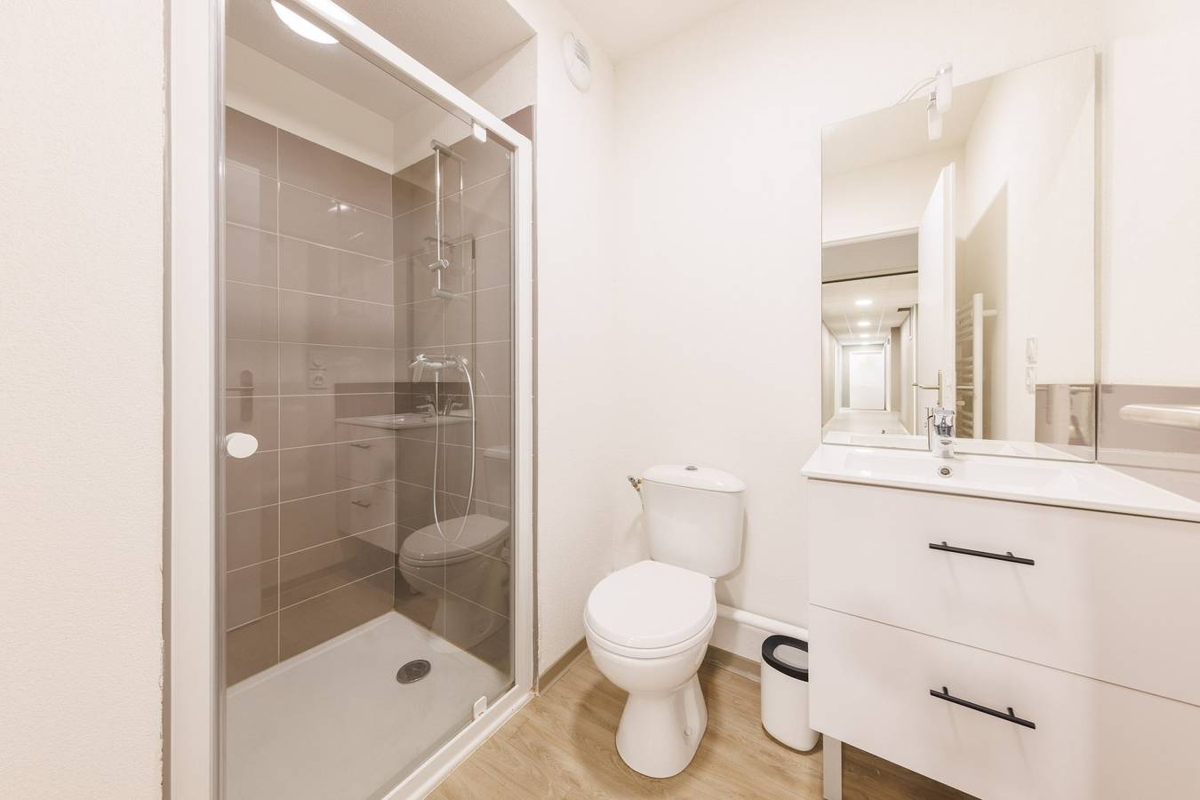 Ganzes Studio, 3 Le Loki - Tramway - Wifi - Balcon in Clermont-Ferrand, Regionaler Naturpark Volcans d'Auvergne