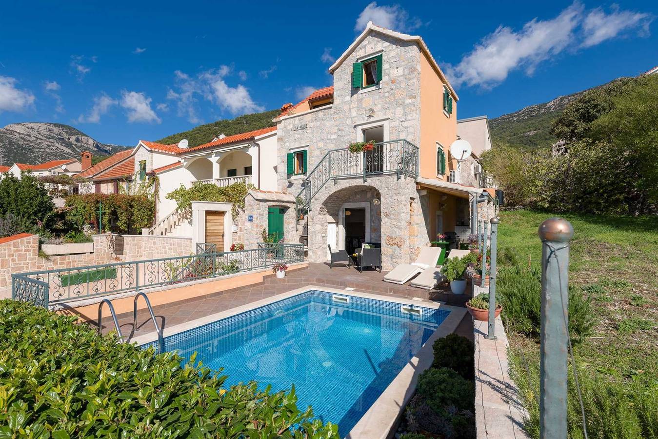 Villa Brač Stone mit Swimming Pool in Bol, Brac