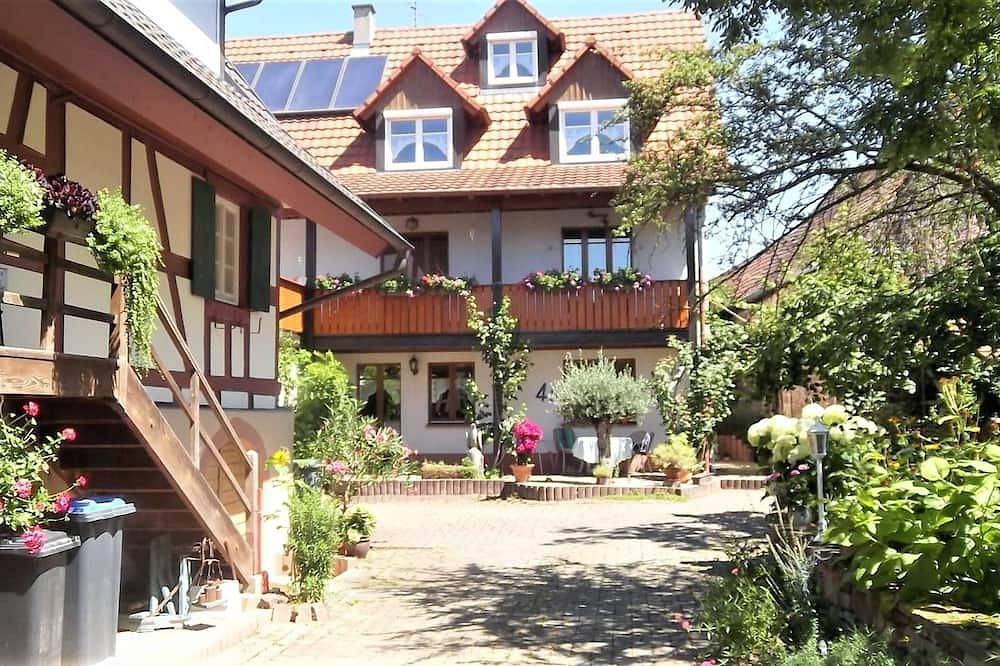 Ganze Wohnung, Galerie Über den Gärten - Ferienwohnung Galerie Über den Gärten in Herbolzheim, Südschwarzwald