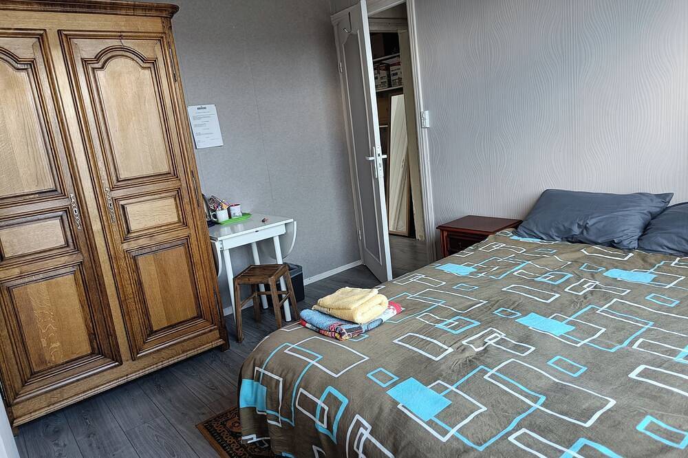 Single or double rooms near city center and liane 1 in Ronchin, Lille en omgeving