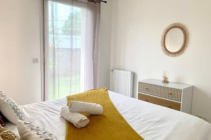Entire apartment, Cosy, fully-equipped apartment just 15 minutes from Disneyland. in Montévrain, Seine-et-Marne