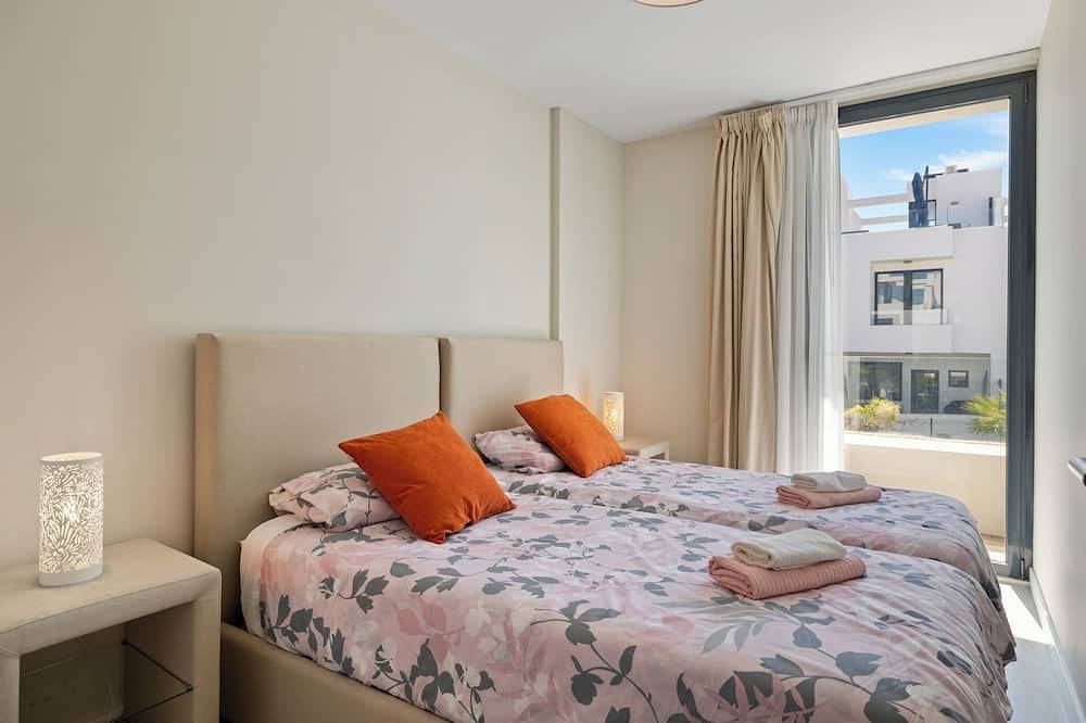 White House : Charming & spacious Villa, Big terrace with sea & mountain views . in Myramar, Fuengirola
