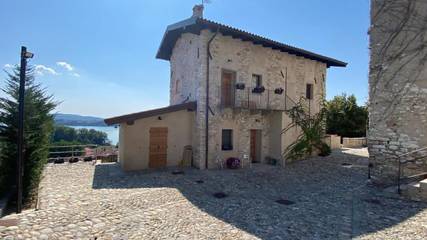 Gîte pour 5 personnes, avec balcon et vue sur le lac à Gavirate