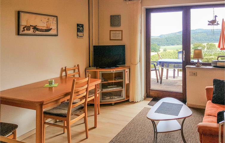 Entire holiday apartment, Cozy Apartment with Terrace & Parking, 1.5km to Referinghausen in Düdinghausen, Medebach