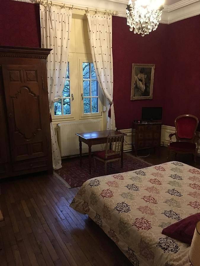 Double Room with Private Bathroom in Mouzon, Ardennes