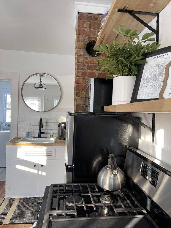 Cozy Cottage located near Czech Village and Newbo areas in Cedar Rapids, Ia in Cedar Rapids, Iowa