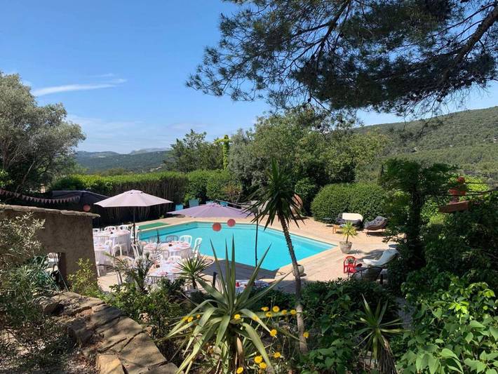 Location de vacances pour 12 personnes, avec piscine ainsi que vue et jardin à Ceyreste - 4