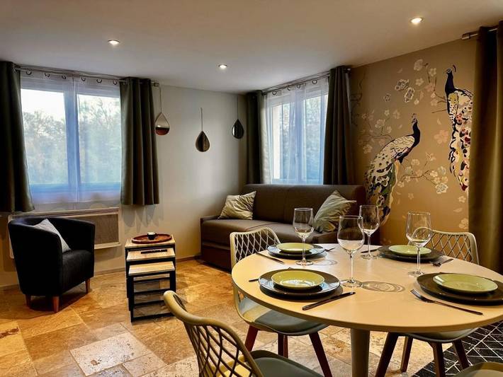 Location de vacances pour 4 personnes, avec Terrasse ainsi que Jardin et Vue à Tourny
