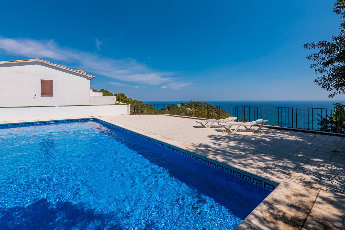 Appartement entier, Joli appartement avec magnifiques vues à la mer et piscine. in sa Tuna, Begur