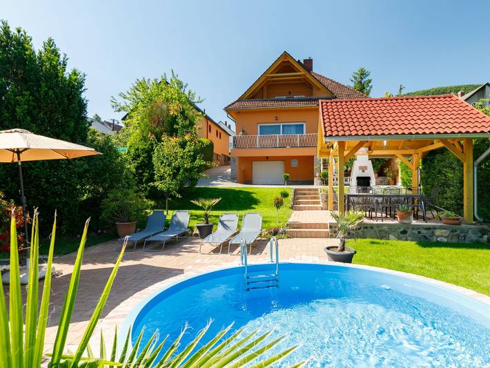 Ferienwohnung für 8 Personen, mit Garten