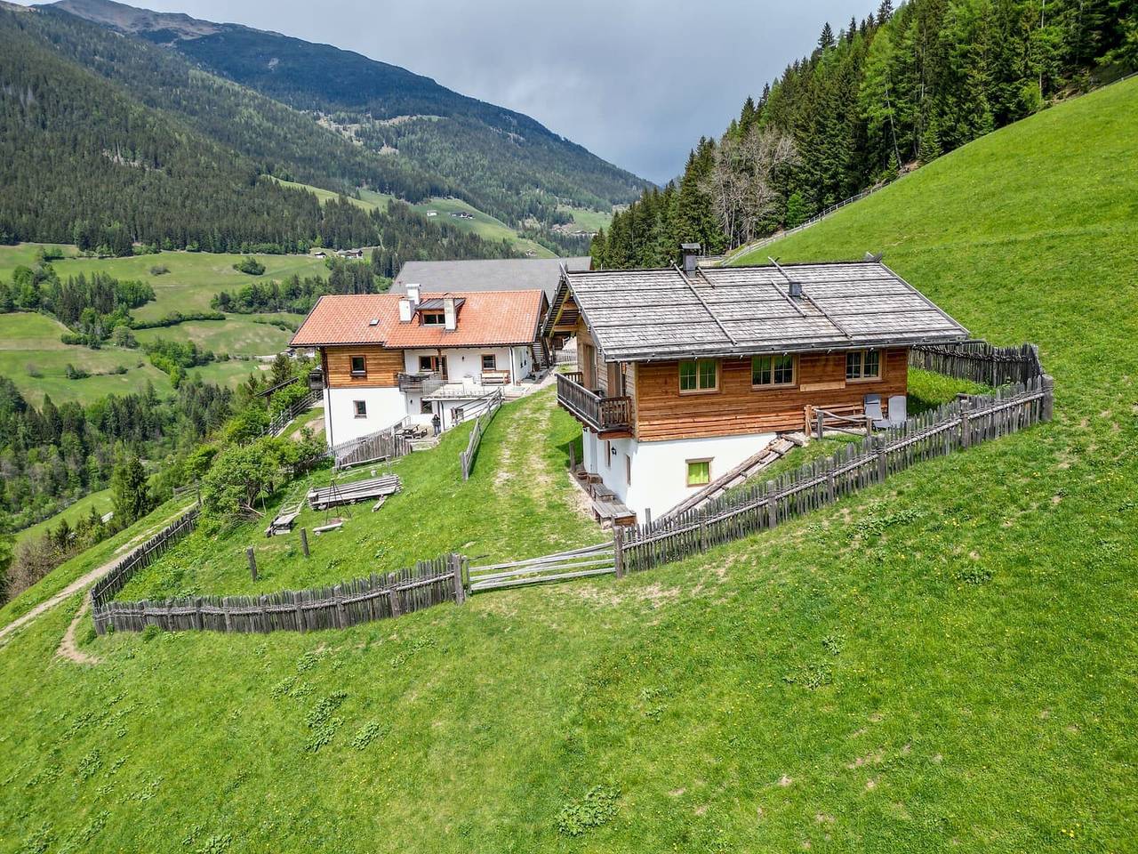 Entire apartment, Holiday Apartment 'Garmesegghof' with Mountain View, Shared Garden and Wi-Fi in Sarnvalley, Sarntal Alps