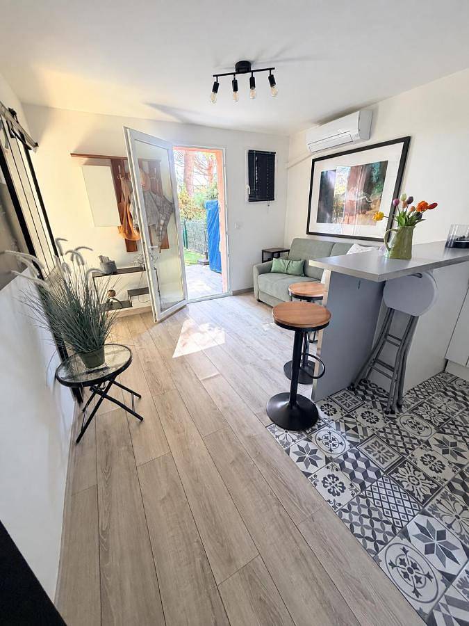 Gîte pour 4 personnes, avec Terrasse ainsi que Jardin et Vue dans Plage Du Rouet Carry Le Rouet