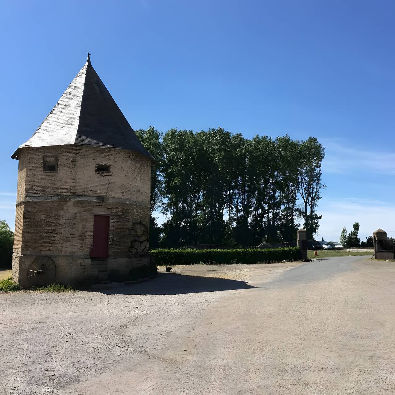 Bed and Breakfast 'À La Ferme 2 Pers' with Shared Terrace and Wi-Fi in Forest-Montiers, Abbeville region