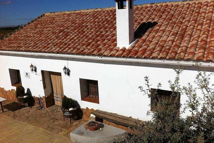 Casa rural para 12 personas, con balcón además de piscina y jardín, Se admiten mascotas en Comarca de Baza