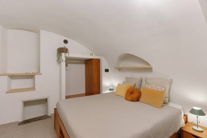 Vakantiehuis 'Ca' Pecina' met Wi-Fi in Dolceacqua, Ligurische Alpen