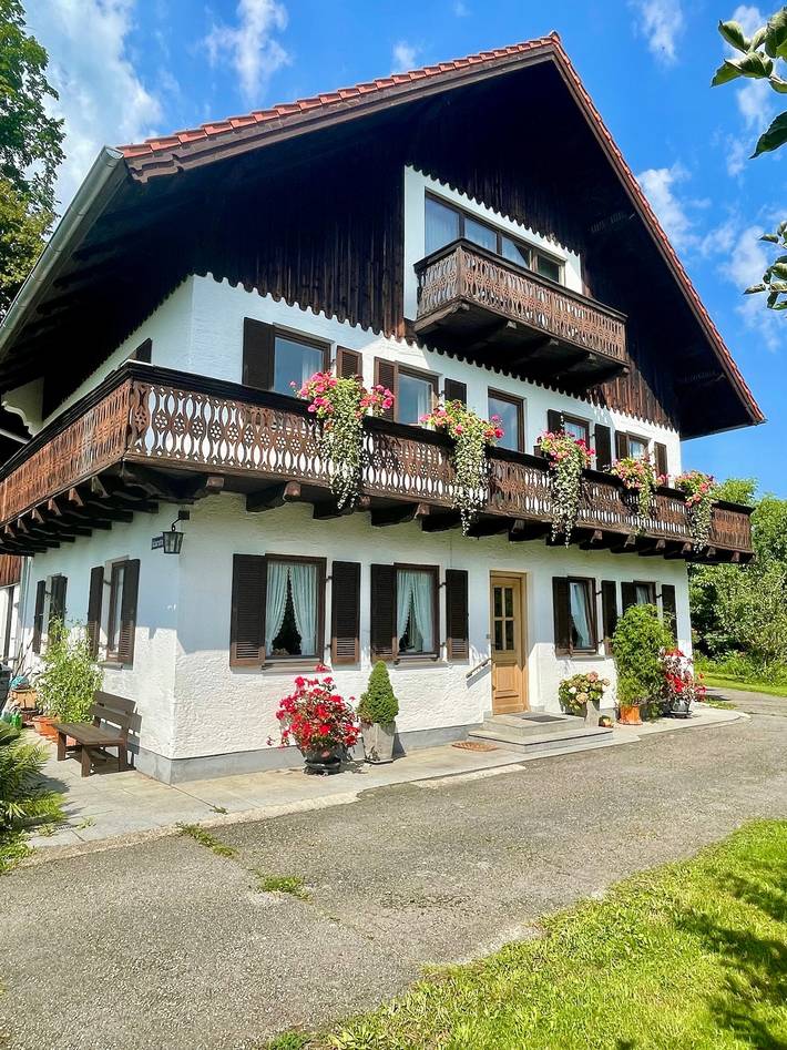 Ferienwohnung für 3 Personen, mit Balkon und Terrasse sowie Garten in Peißenberg