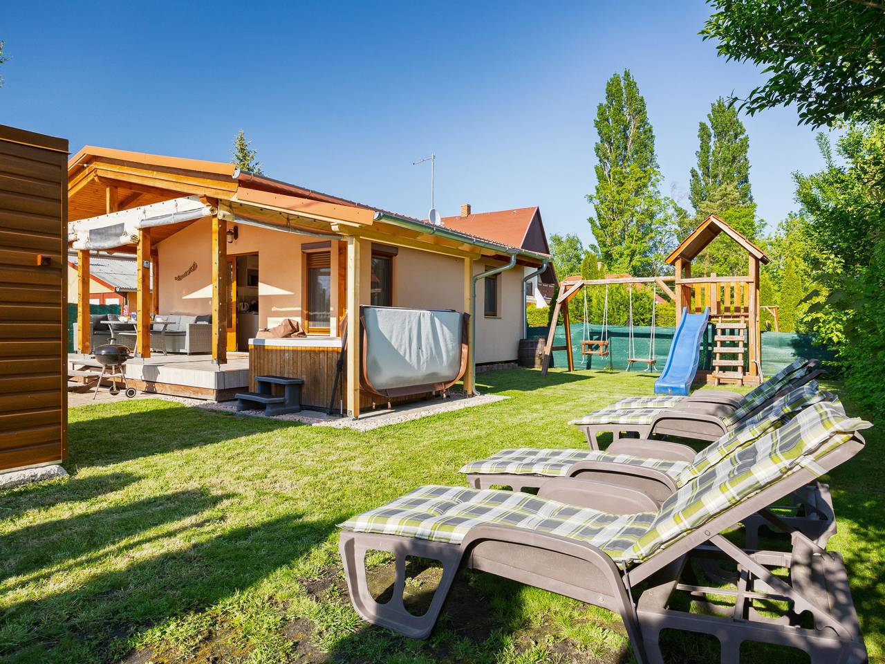 Hullám in Balatonmariafürdö, Plattensee Südufer