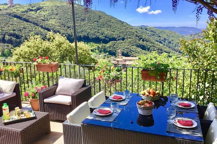 Location de vacances pour 4 personnes, avec terrasse à Sainte-Lucie-de-Tallano