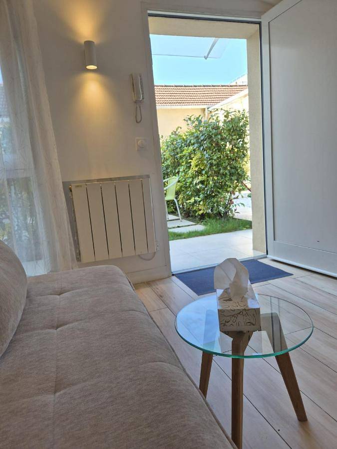 Gîte pour 4 personnes, avec Jacuzzi et Terrasse à Bagneux