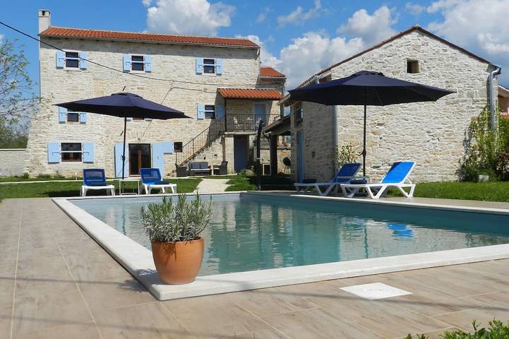 Ferienhaus für 14 Personen, mit Whirlpool und Garten