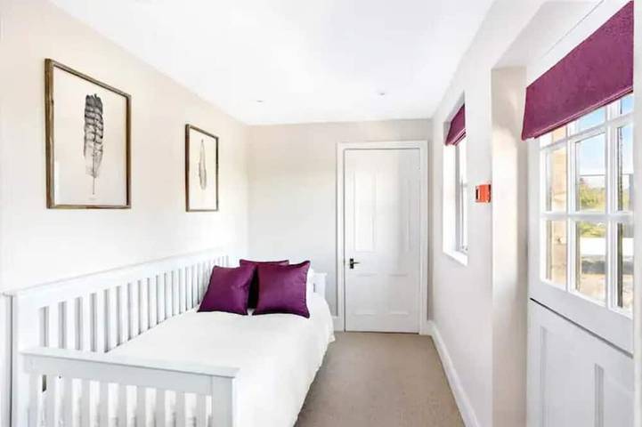 Luxury Harrogate townhouse apartment with parking in Nidderdale AONB