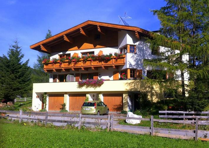Ferienwohnung für 5 Personen, mit Balkon und Terrasse sowie Garten und Ausblick