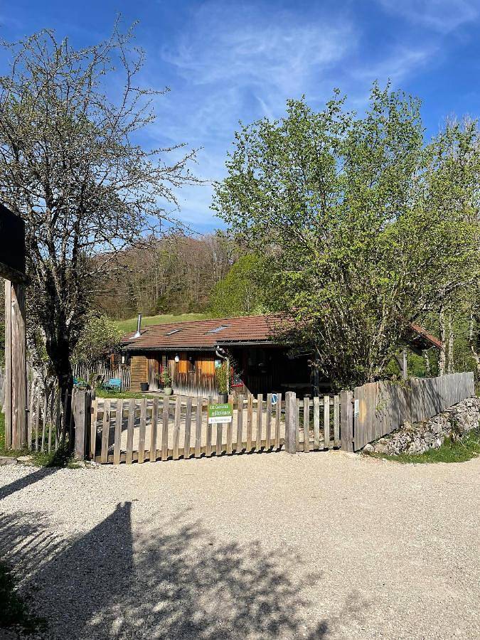 Location de vacances pour 4 personnes, avec jardin et vue dans Cascades du Hérisson - 3