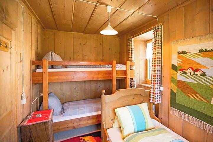 Ganze Wohnung, Tgesa Munts 2 Eg Appartement/Fewo, Dusche oder Bad, Wc, 3 Schlafräume in Mon (Albula), Albula (Graubünden)