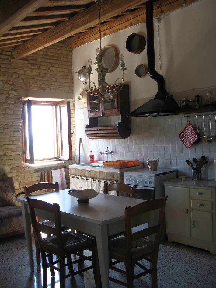 Landhaus 'La Finestra Sulla Valle' mit Bergblick, privater Terrasse und WLAN in Montefelcino, Valle del Metauro