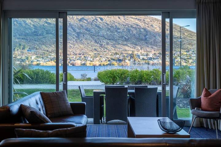 Ferieleilighet for 6 personer, med innsjøutsikt og utsikt i tillegg til terrasse i New Zealand