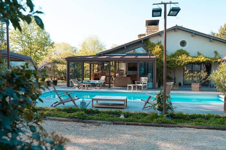 Villa pour 16 personnes, avec balcon et piscine