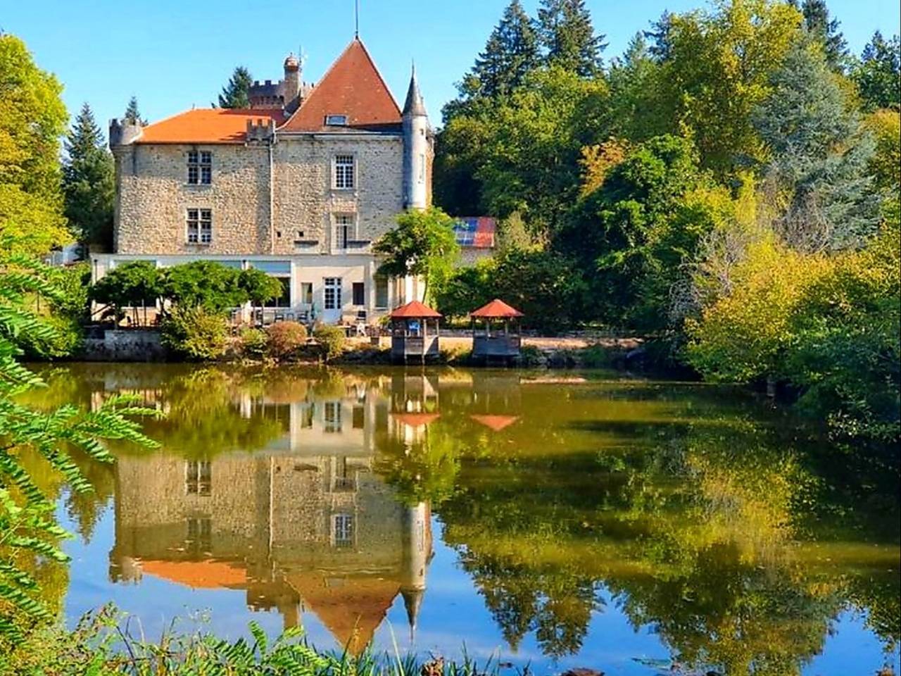 Vue du Lac in Champs-Romain, Parc naturel régional Périgord-Limousin
